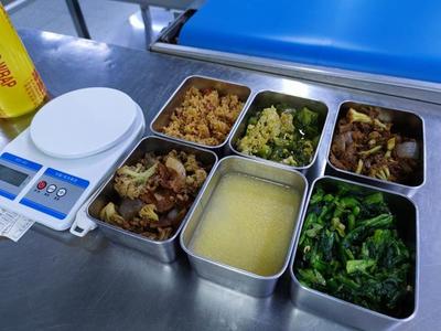 硬核配餐 一小時(shí)下線(xiàn)兩千斤米飯，鄭州企業(yè)以“媽媽的味道”打造餐飲管理新標(biāo)桿